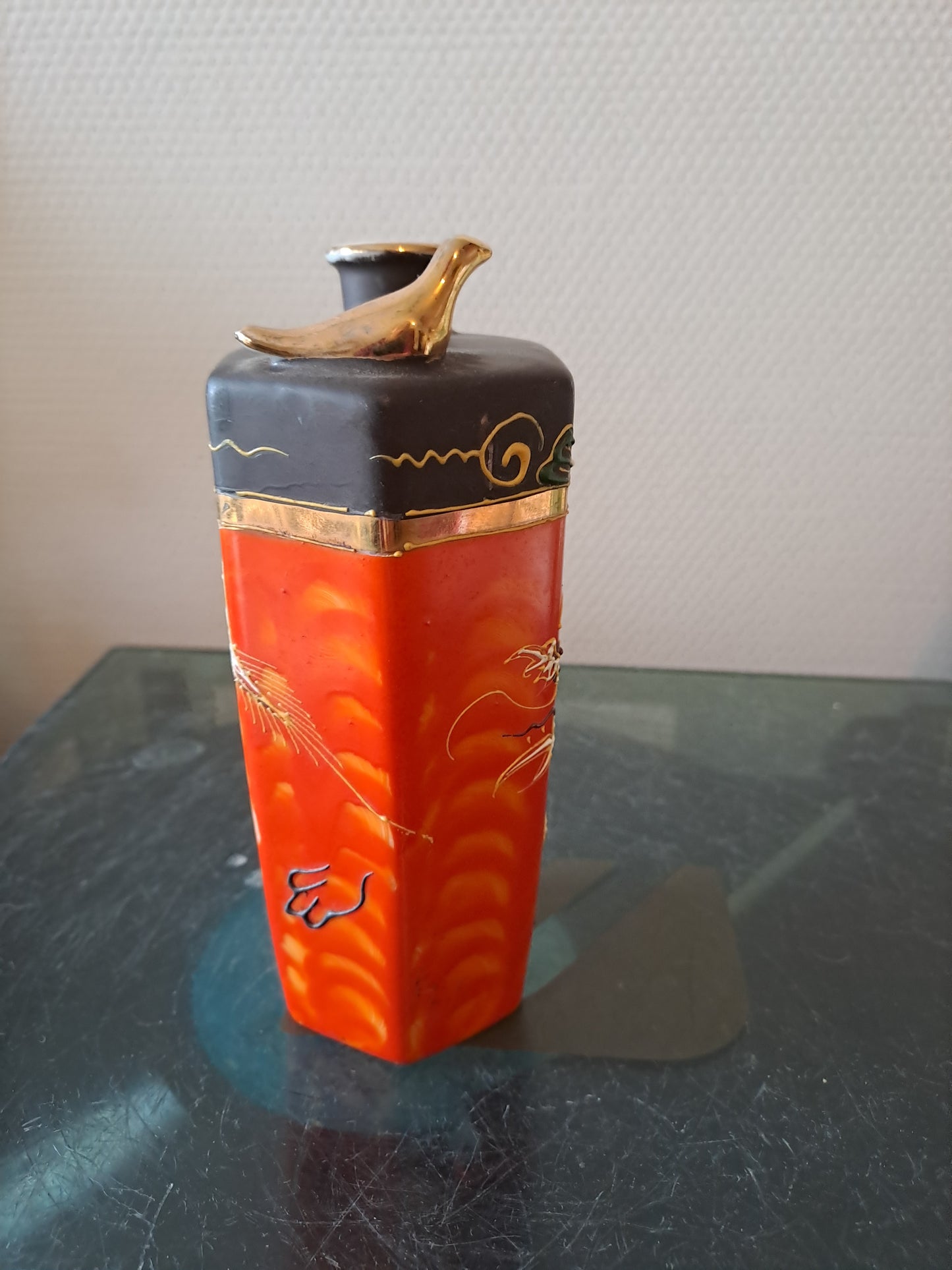 Bouteille À Saké. Nakasima. Peint À La Main. Porcelaine. Japon.