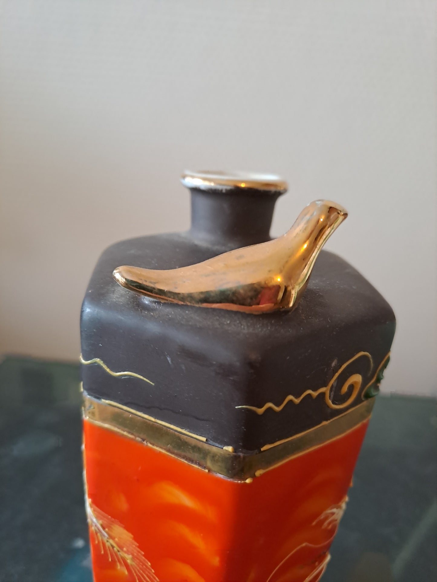 Bouteille À Saké. Nakasima. Peint À La Main. Porcelaine. Japon.