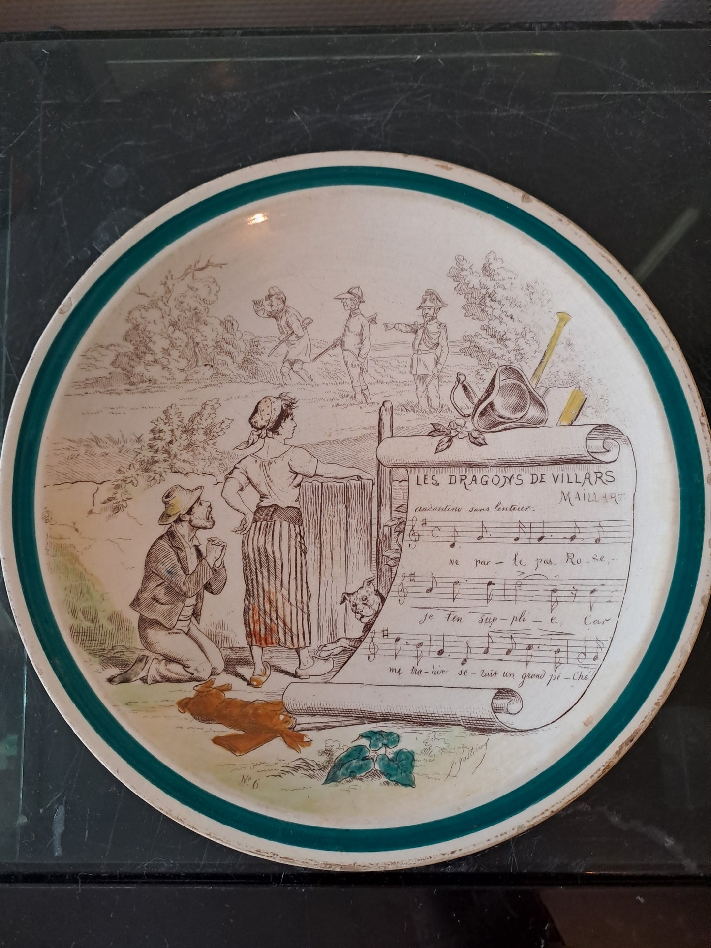 Assiette decorative Musicale. Creuil-Malmaison. Terre De Fer. 9B.