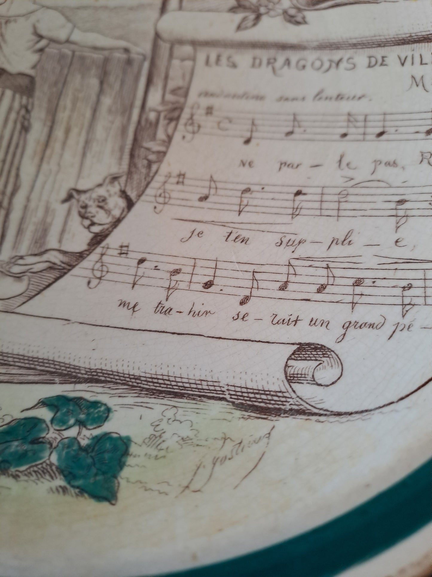 Assiette decorative Musicale. Creuil-Malmaison. Terre De Fer. 9B.