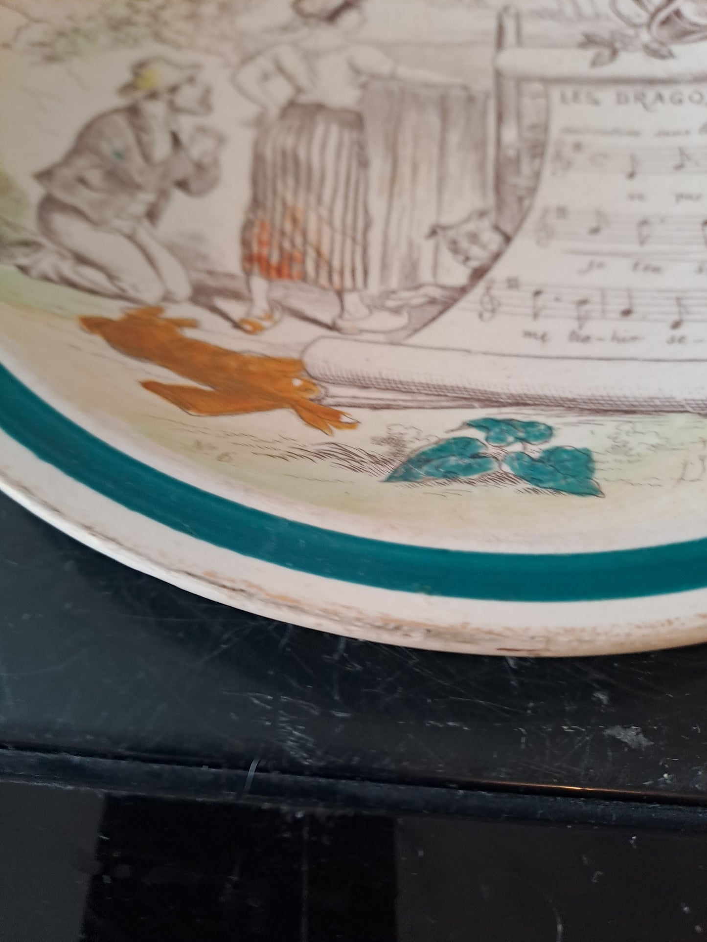 Assiette decorative Musicale. Creuil-Malmaison. Terre De Fer. 9B.