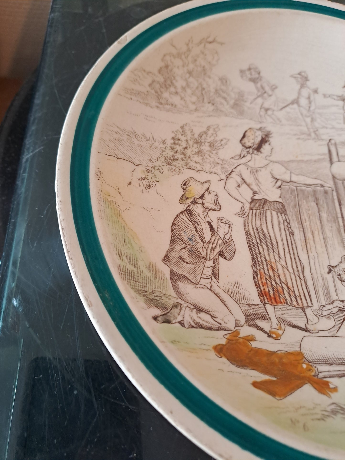 Assiette decorative Musicale. Creuil-Malmaison. Terre De Fer. 9B.