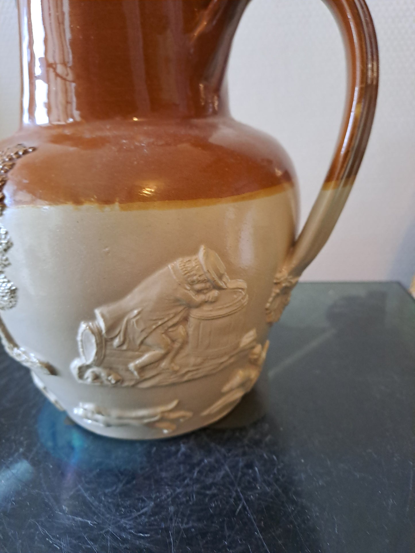 Pichet. Saint Georges Terrassant le Dragon.