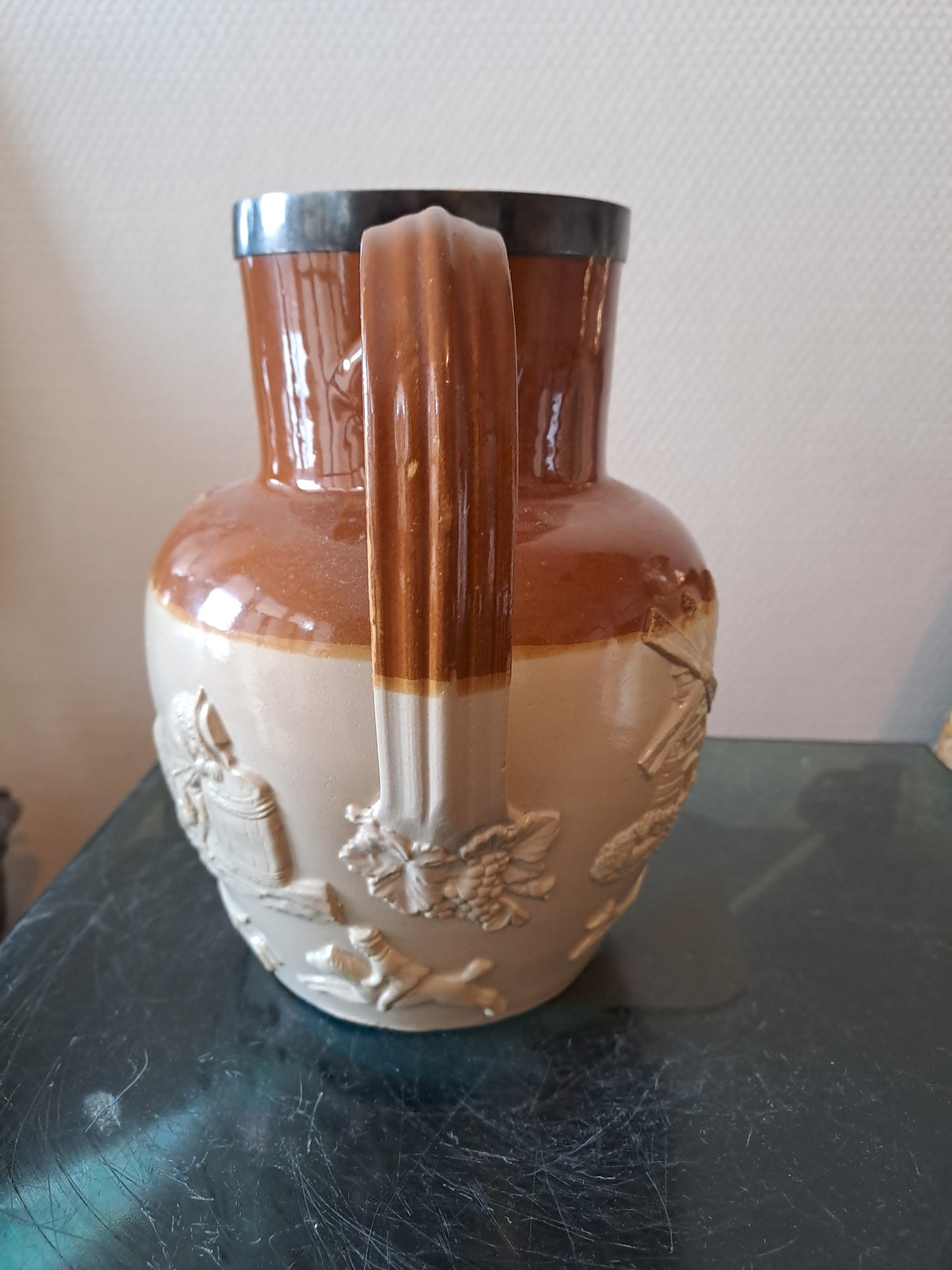 Pichet. Saint Georges Terrassant le Dragon.