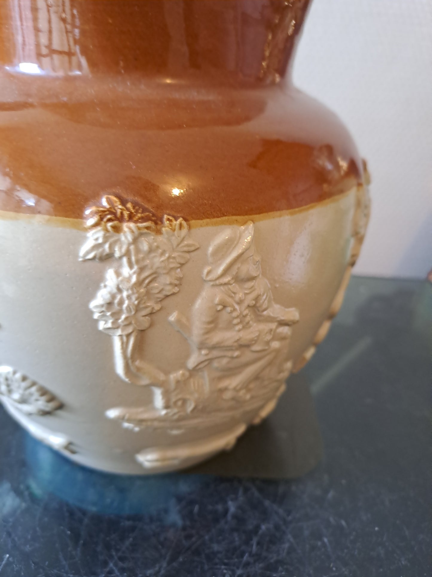 Pichet. Saint Georges Terrassant le Dragon.