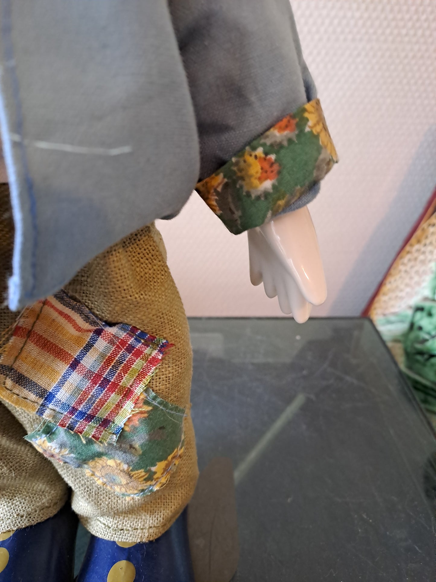 Clown Main Et Visage En Porcelaine. Années 70.