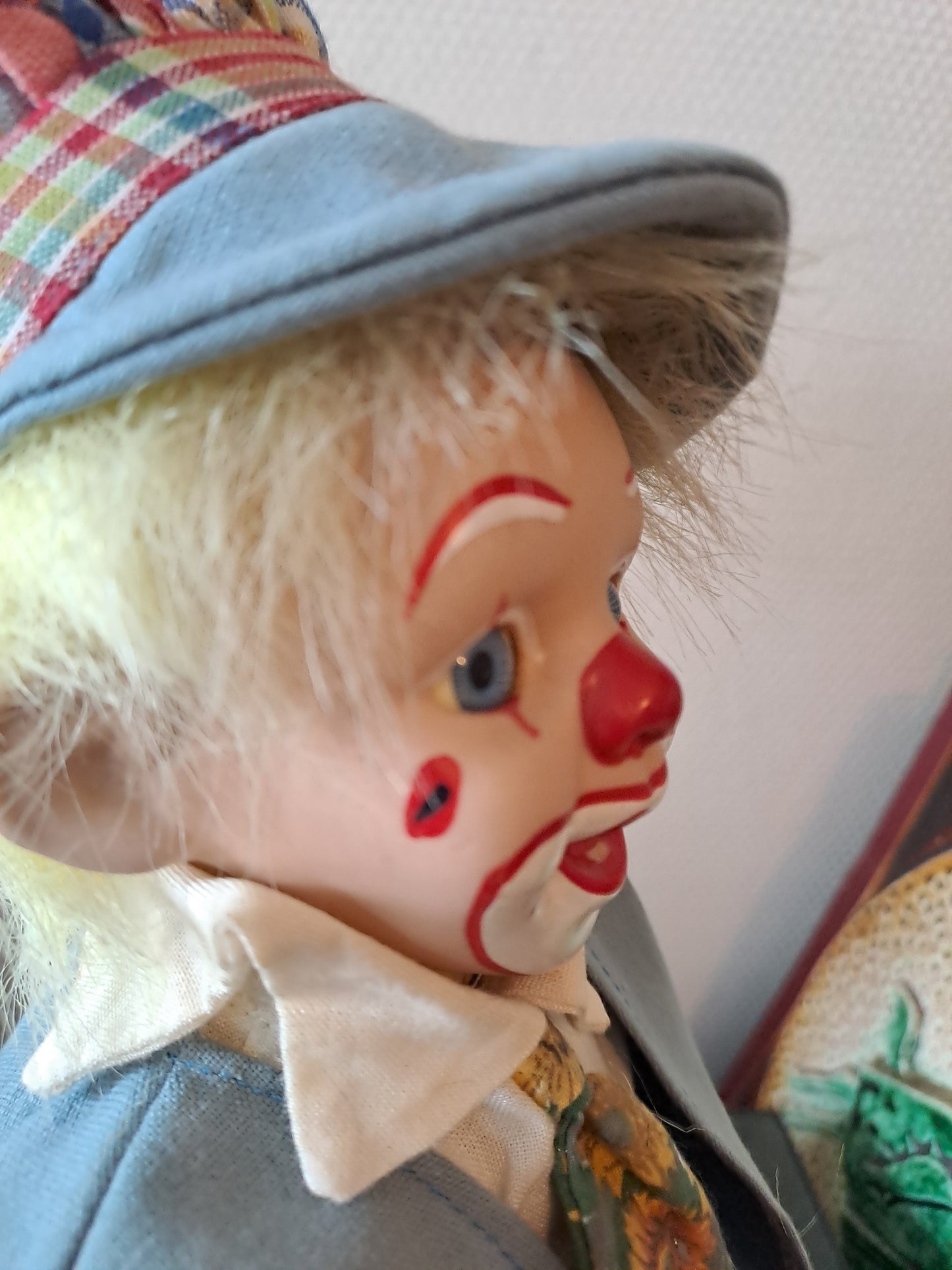 Clown Main Et Visage En Porcelaine. Années 70.