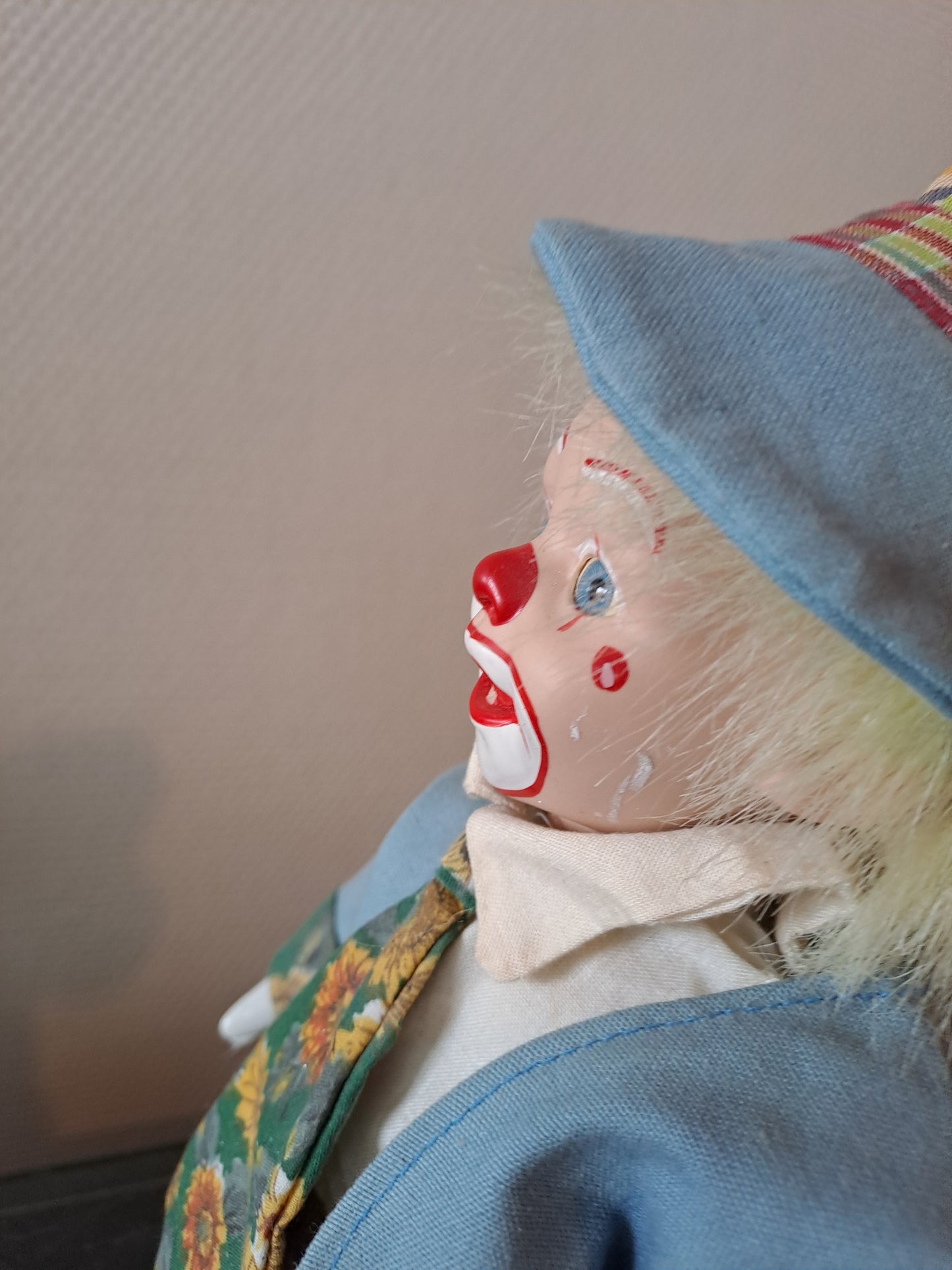 Clown Main Et Visage En Porcelaine. Années 70.