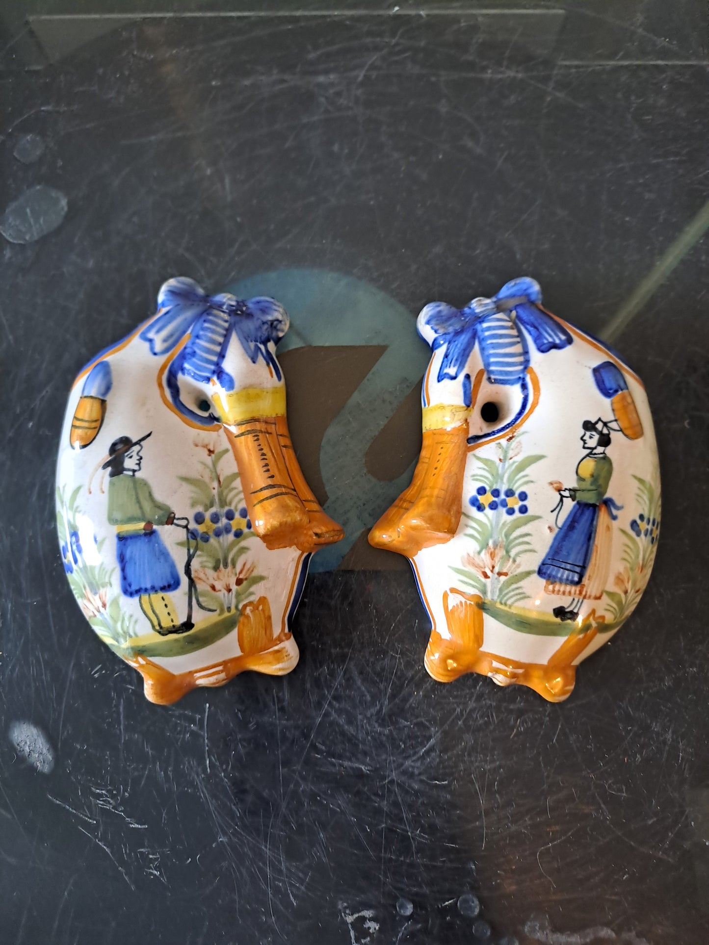 Bouquetieres Henriot Quimper. France.  Applique.