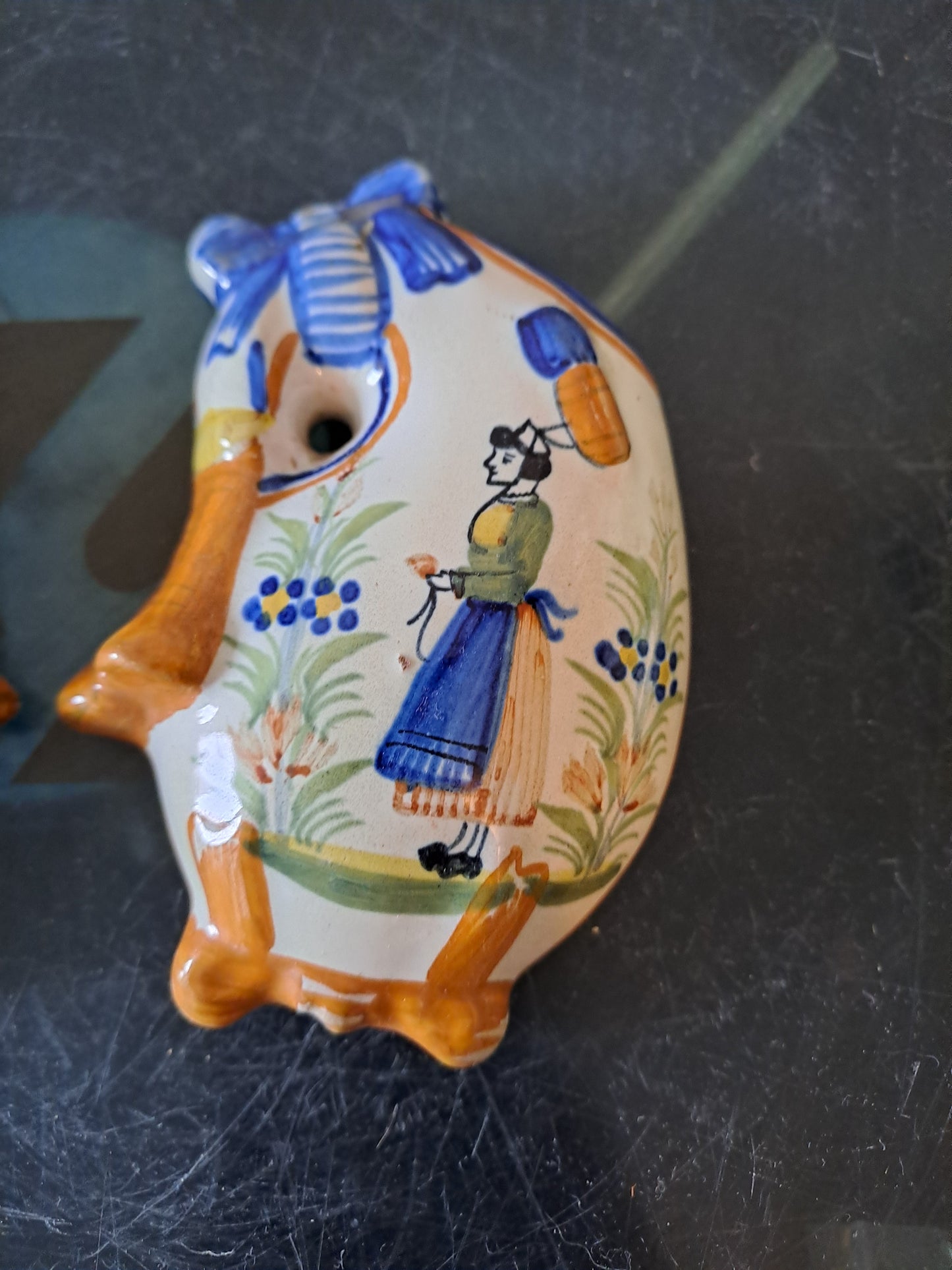 Bouquetieres Henriot Quimper. France.  Applique.