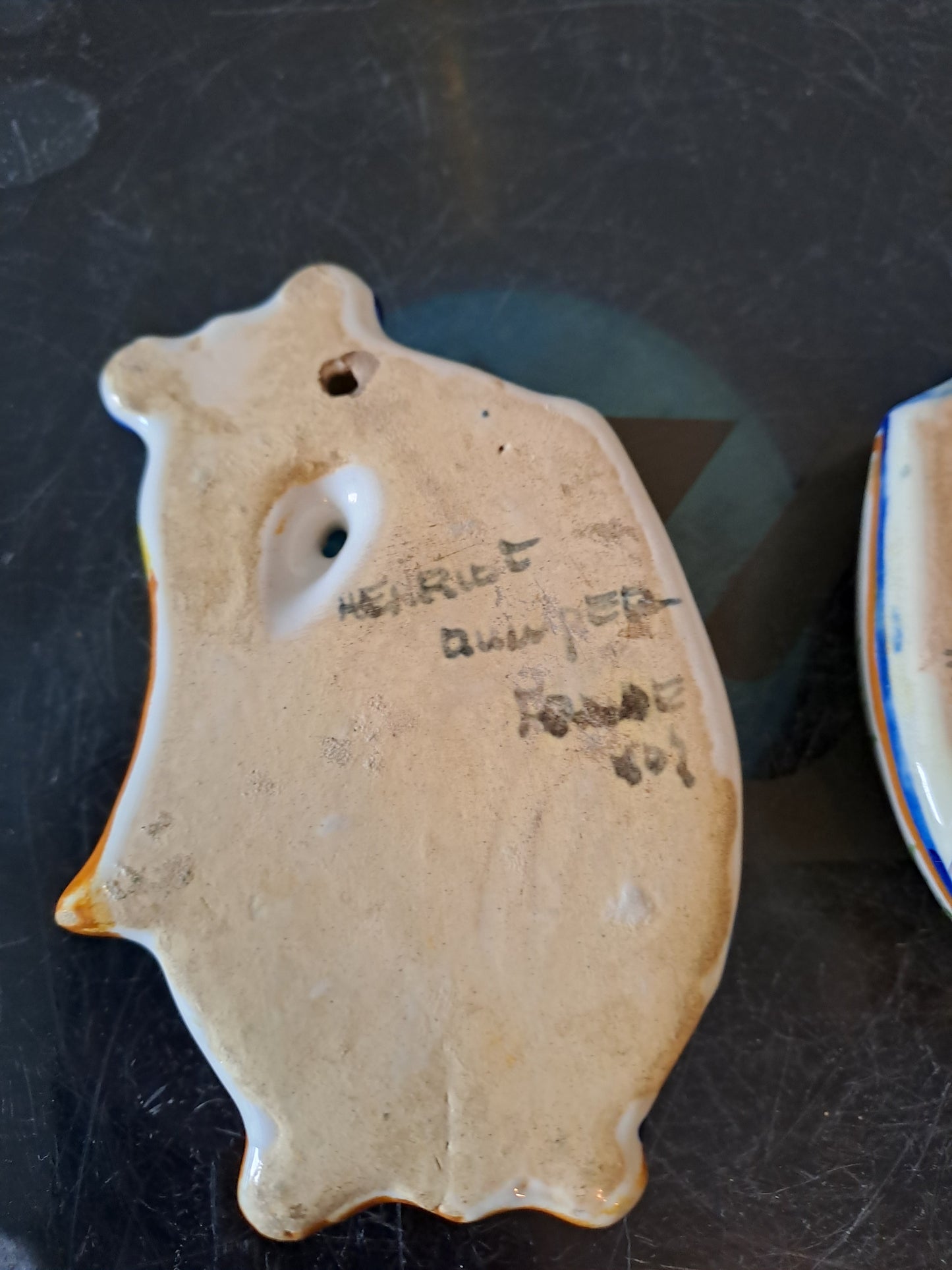 Bouquetieres Henriot Quimper. France.  Applique.