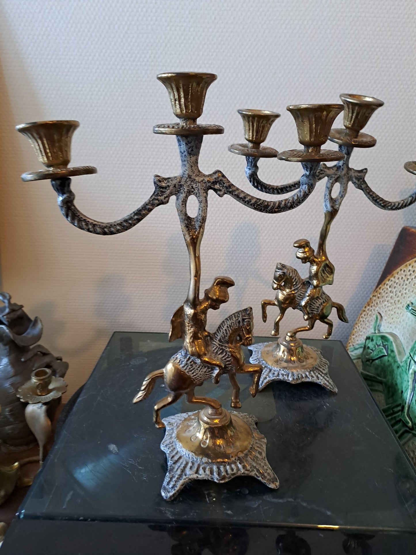 Bougeoirs Figurant des Cavaliers En Laiton.