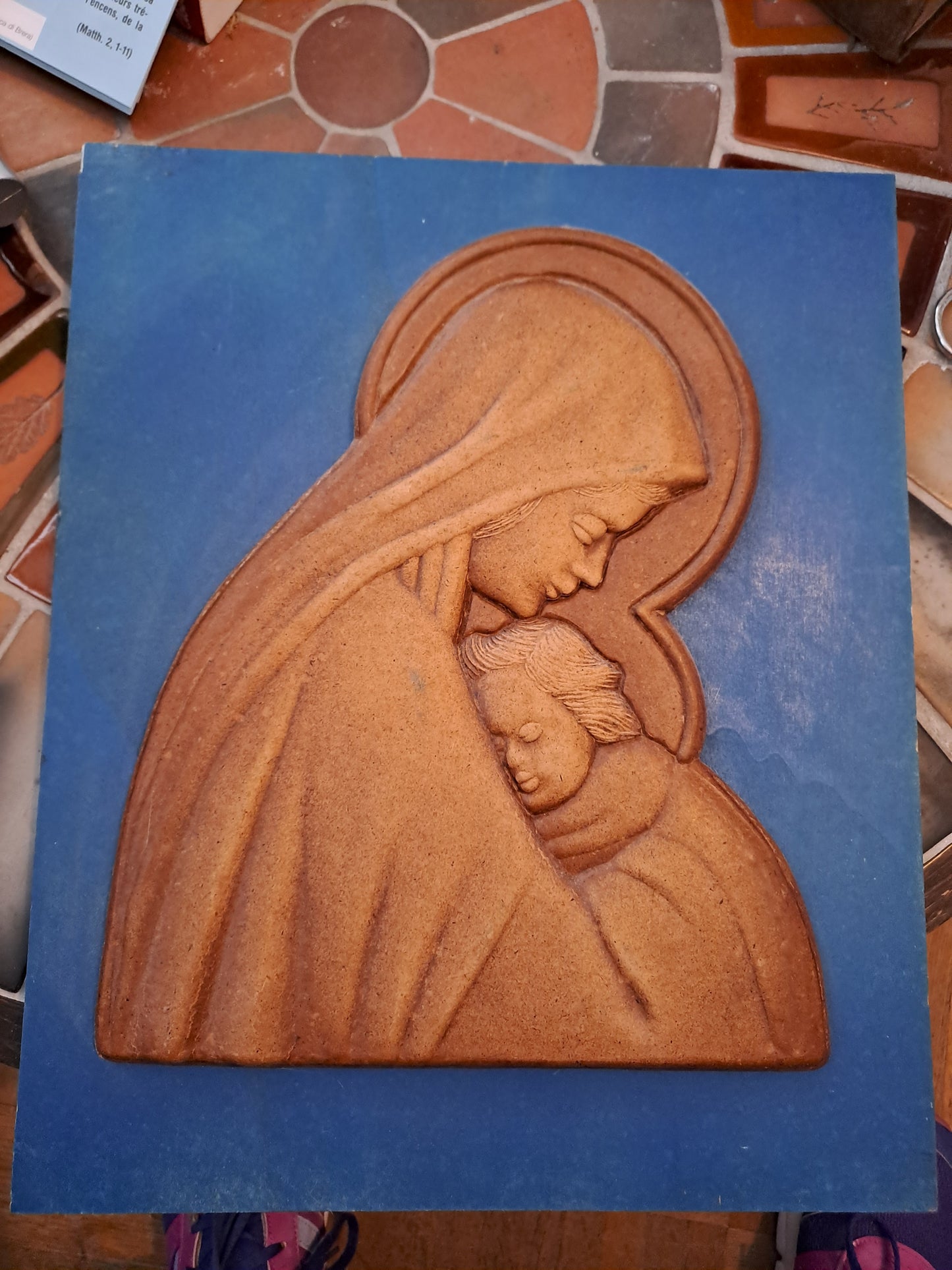 Cadre Représentant La Sainte Vierge Marie Portant L'enfant Jesus. Bois Et...