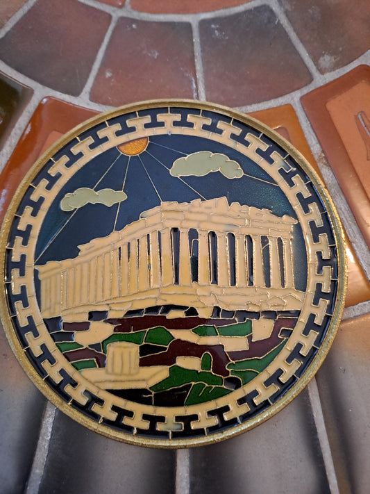 Assiette murale. Bronze/ Laiton à définir. Émaillée. Acropole.