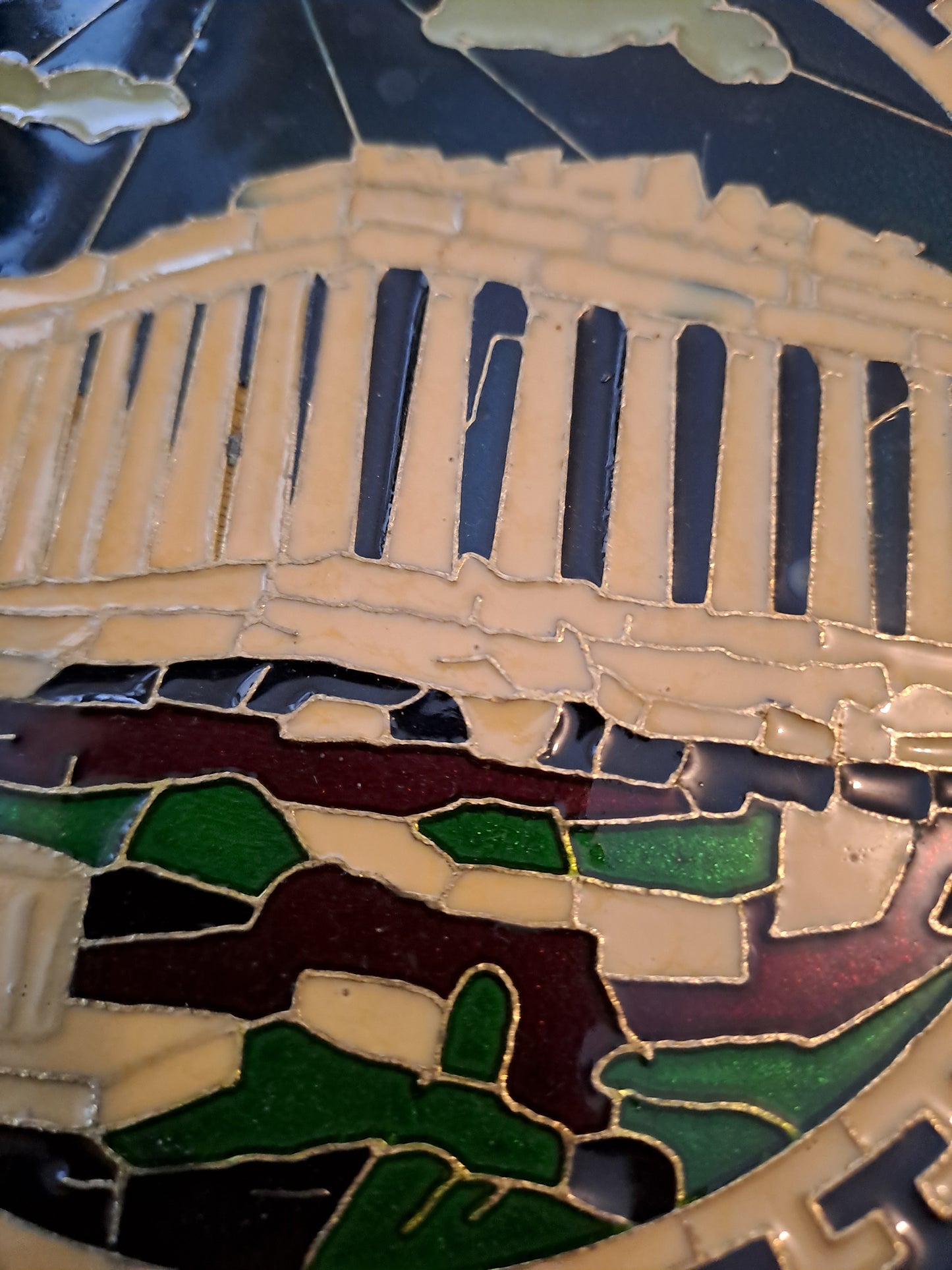 Assiette murale. Bronze/ Laiton à définir. Émaillée. Acropole.