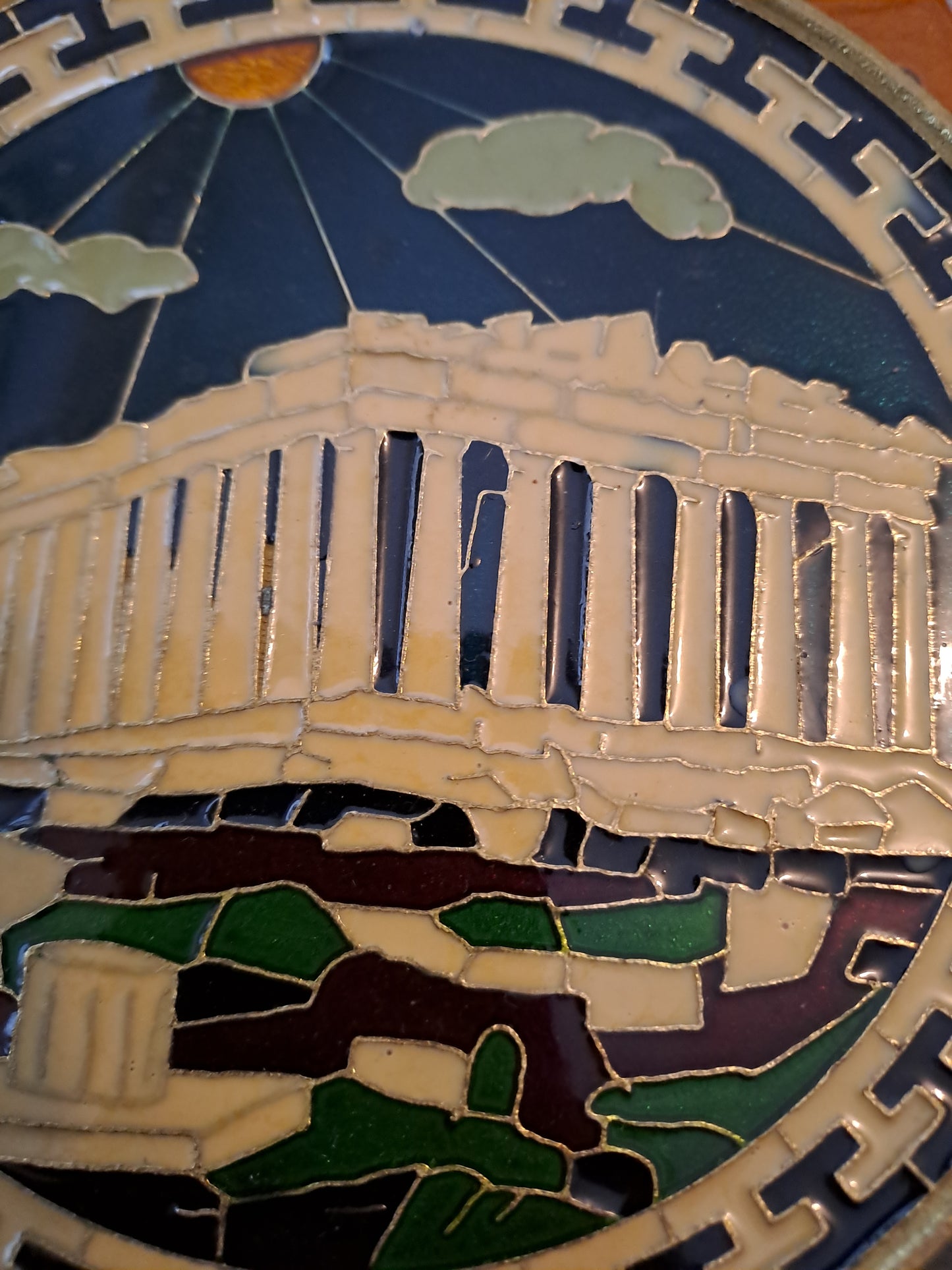 Assiette murale. Bronze/ Laiton à définir. Émaillée. Acropole.