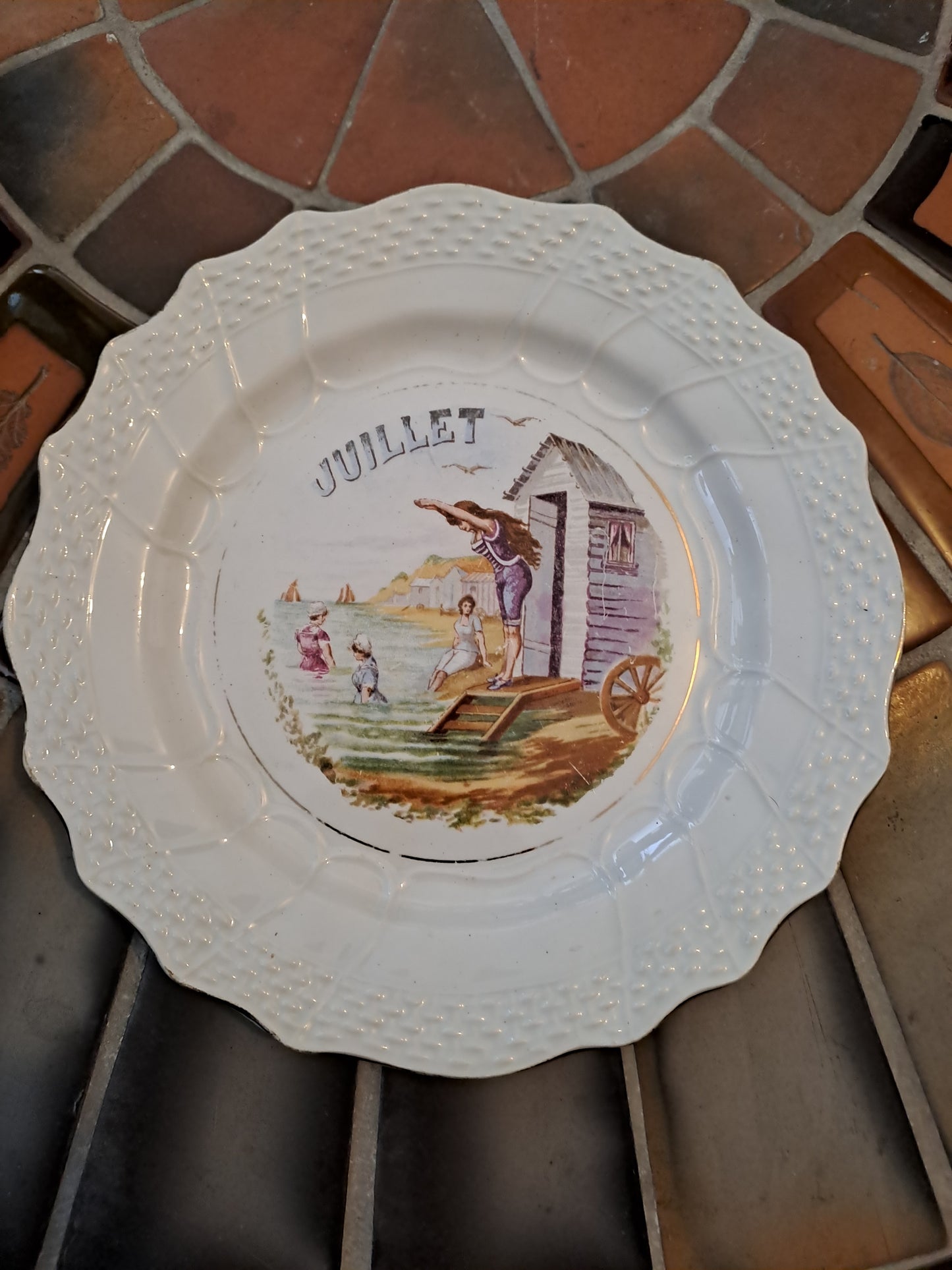 Assiette Saint Amand Et Hamage. Juillet.