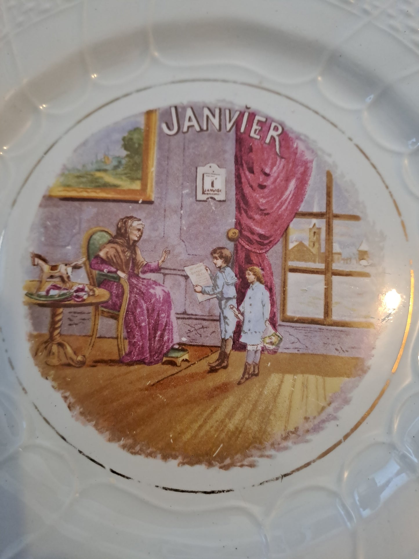 Assiette Saint Amand Et Hamage. Janvier. 20.5 Cm.