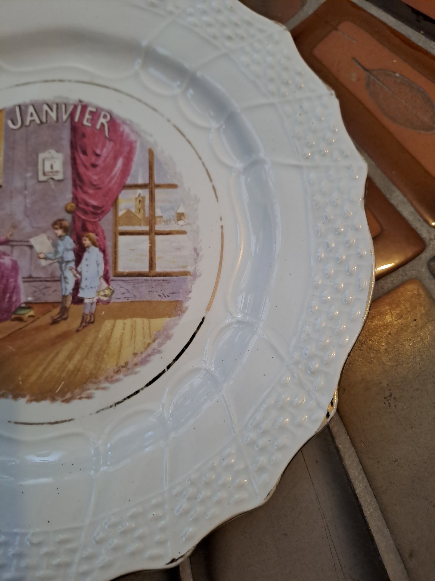 Assiette Saint Amand Et Hamage. Janvier. 20.5 Cm.