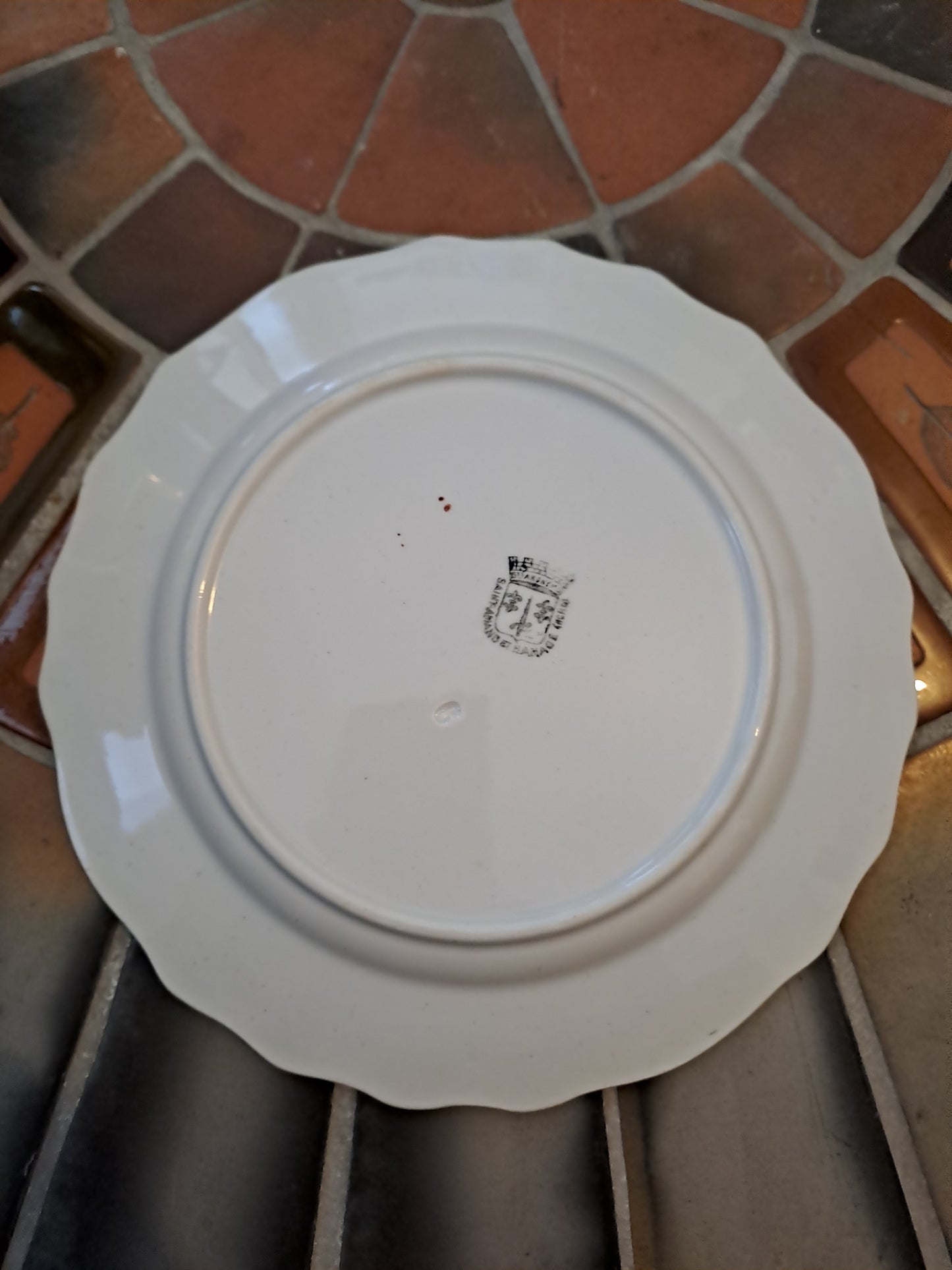 Assiette Saint Amand Et Hamage. Janvier. 20.5 Cm.