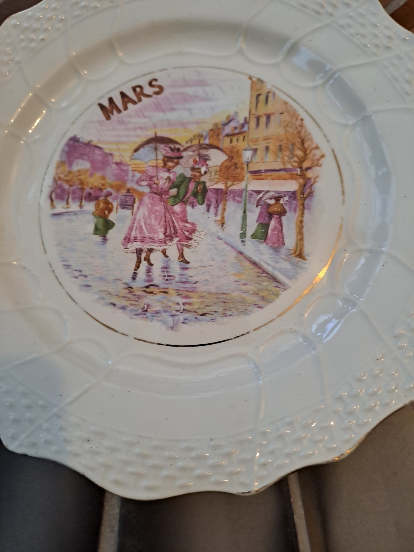 Assiette Saint Amand Et Hamage. Mars.