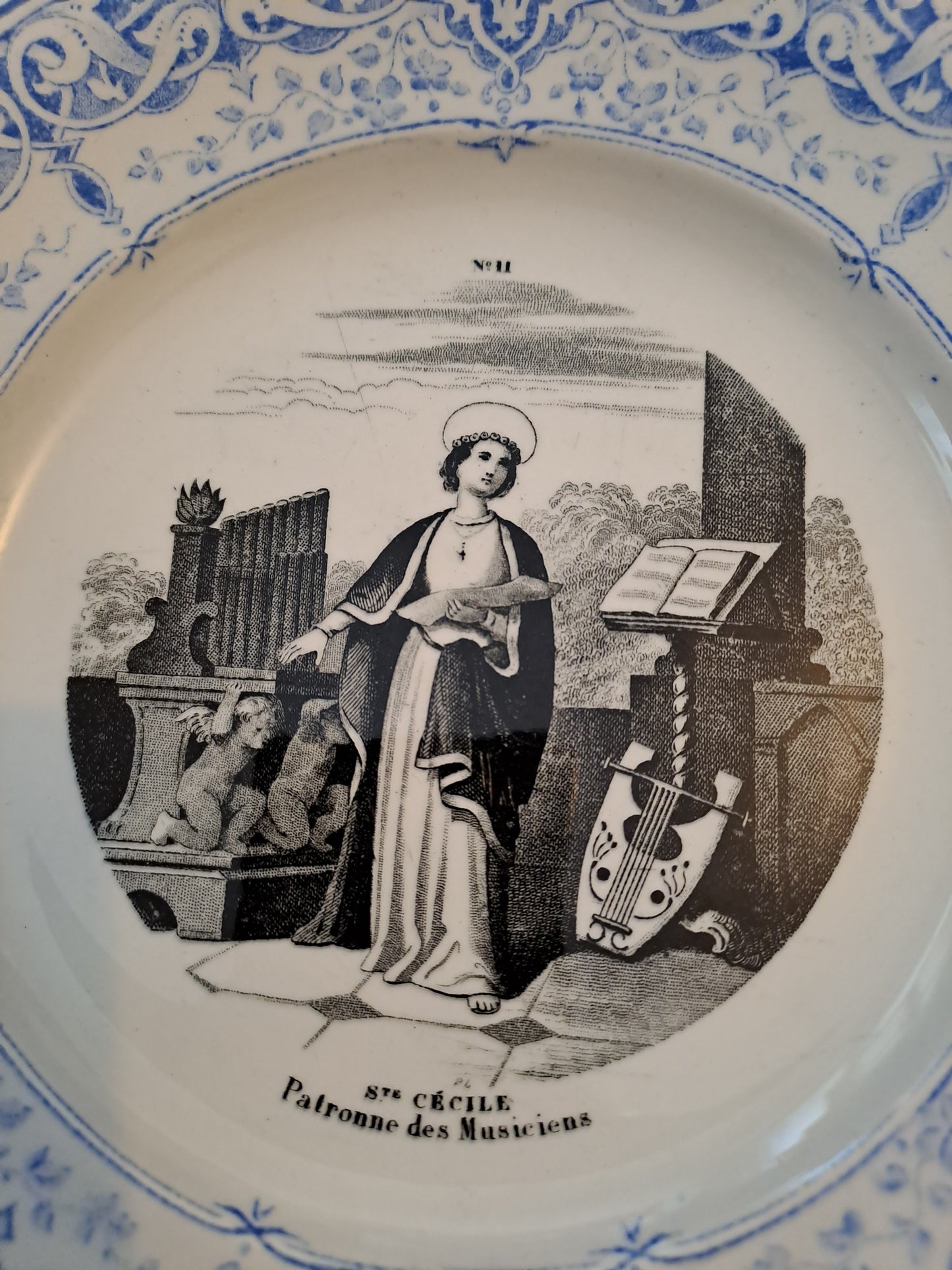 Assiette. Sainte Cécile. Creuil Et Montereau. N°11.