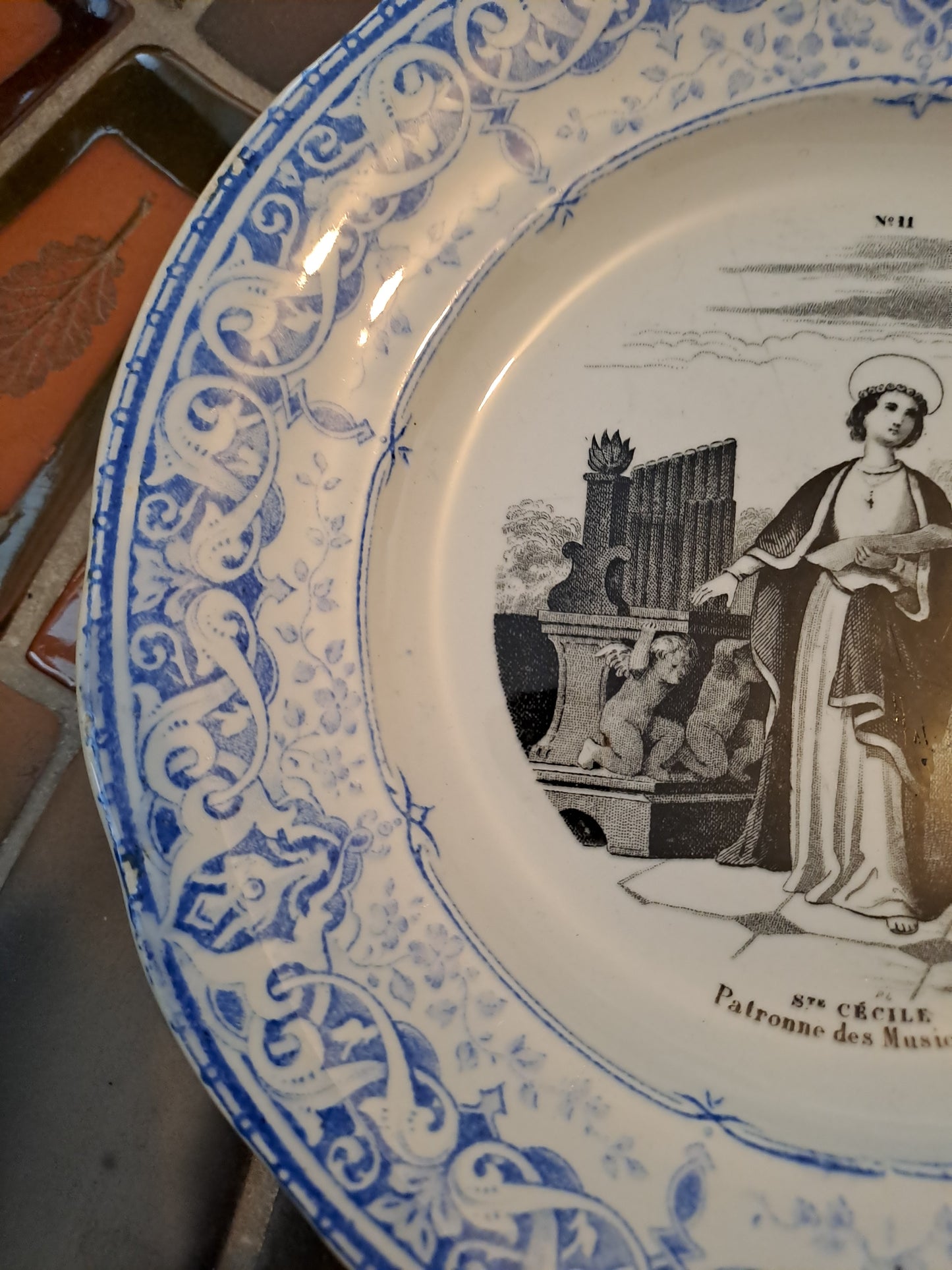 Assiette. Sainte Cécile. Creuil Et Montereau. N°11.