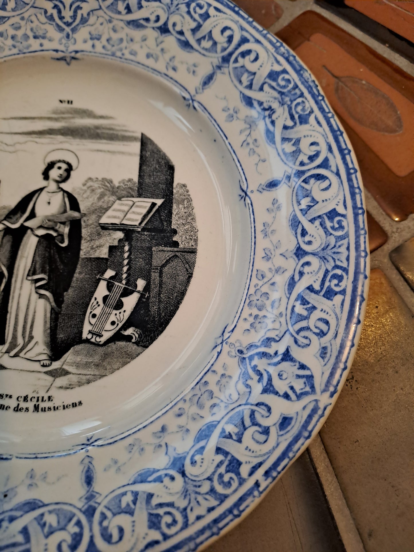 Assiette. Sainte Cécile. Creuil Et Montereau. N°11.