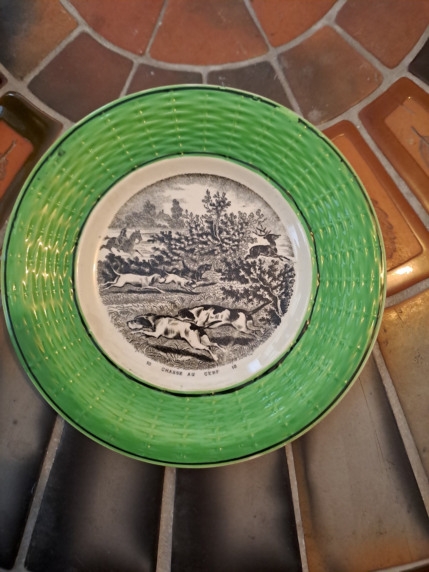 Assiette parlante Digoin et Sarreguemines. Chasse Au Cerf. 18.5 Cm.