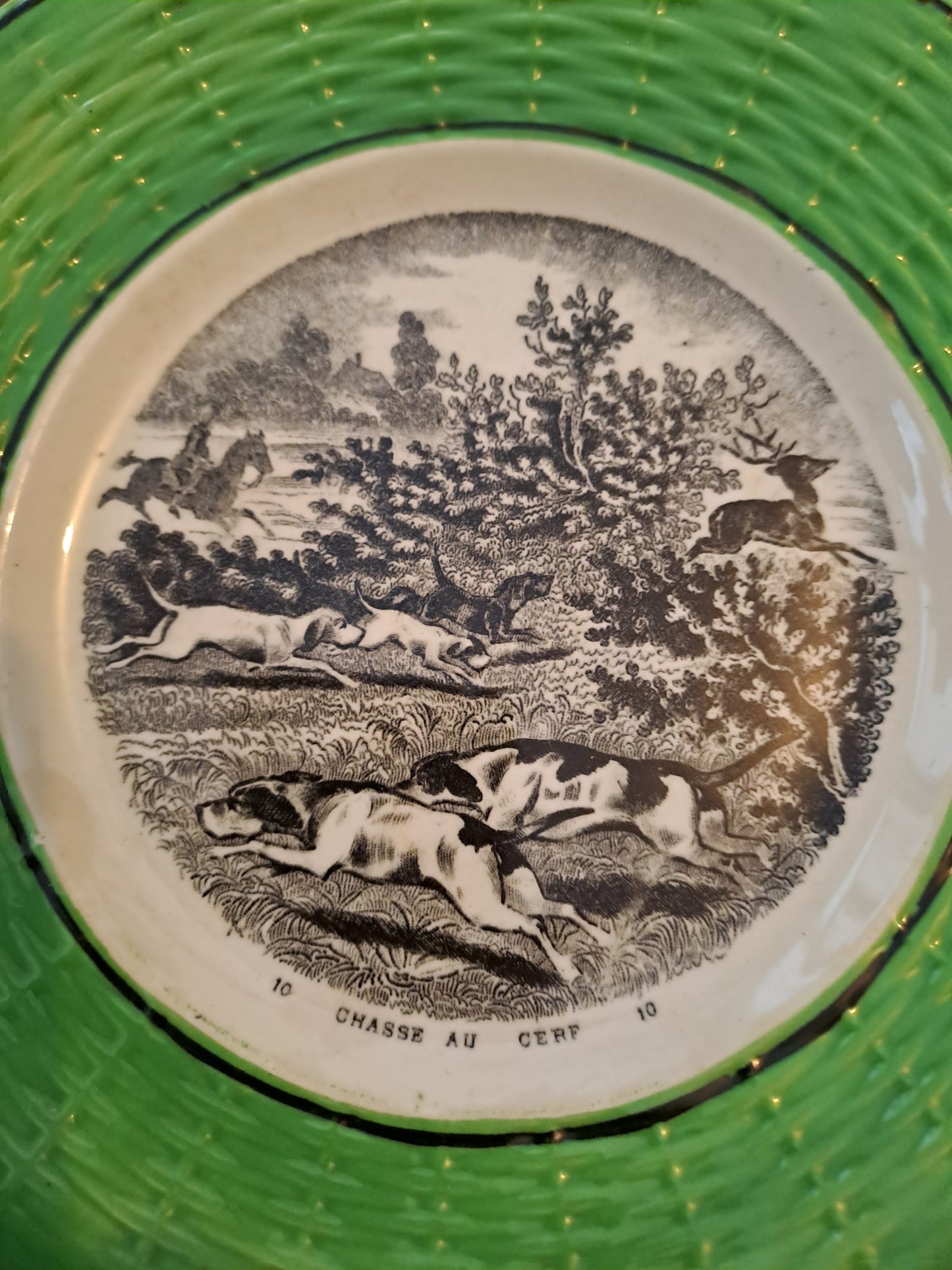 Assiette parlante Digoin et Sarreguemines. Chasse Au Cerf. 18.5 Cm.