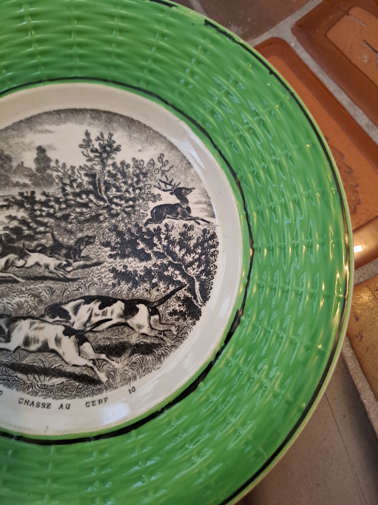 Assiette parlante Digoin et Sarreguemines. Chasse Au Cerf. 18.5 Cm.