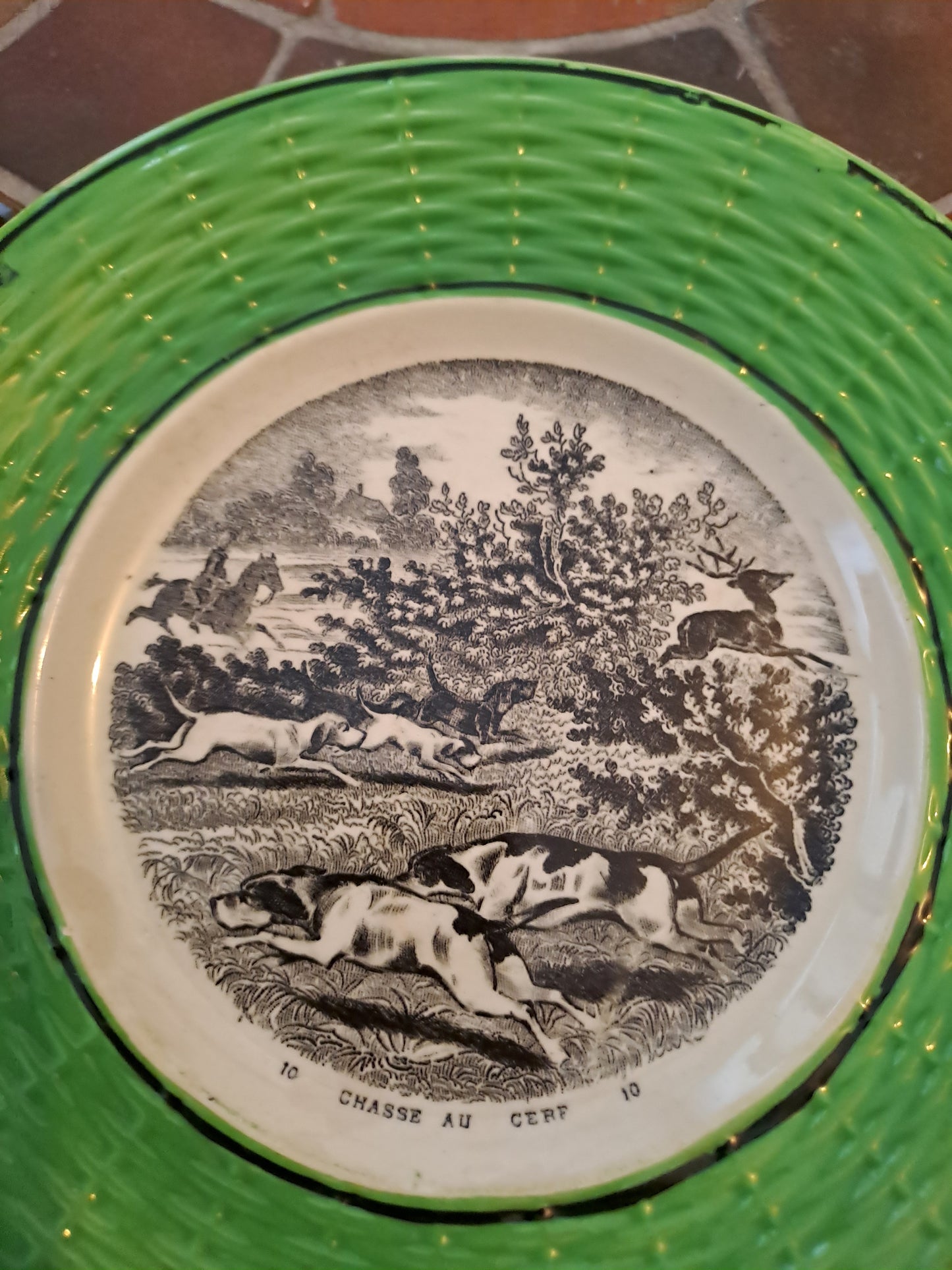 Assiette parlante Digoin et Sarreguemines. Chasse Au Cerf. 18.5 Cm.