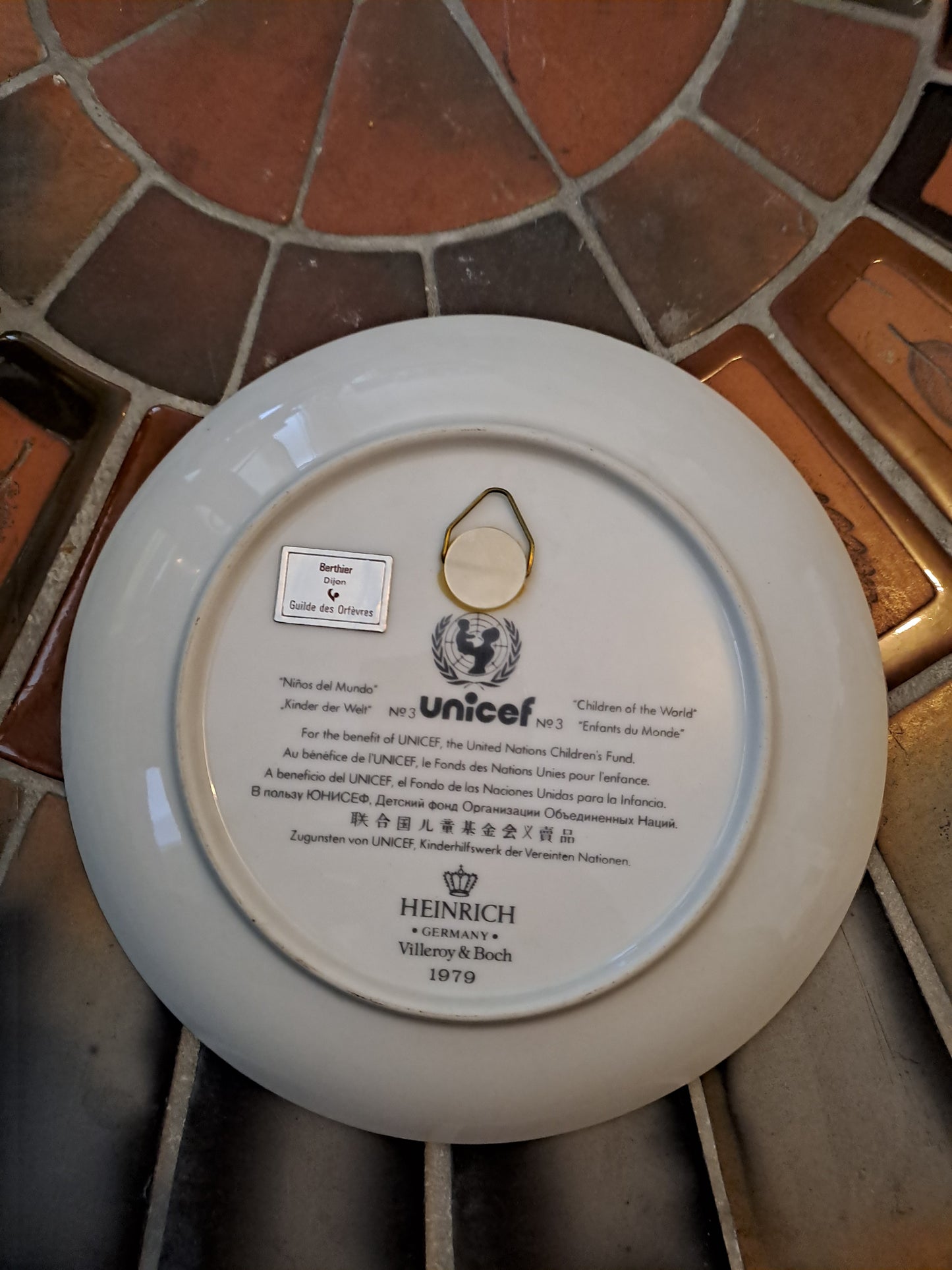 Assiette Murale. Unicef. Villeroy et Boch. "Enfants Du Monde" 1979.