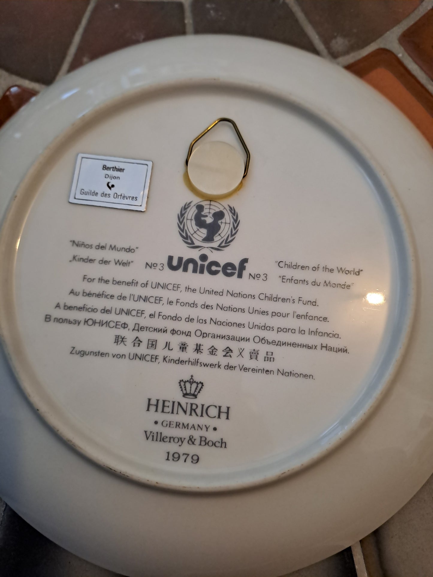 Assiette Murale. Unicef. Villeroy et Boch. "Enfants Du Monde" 1979.