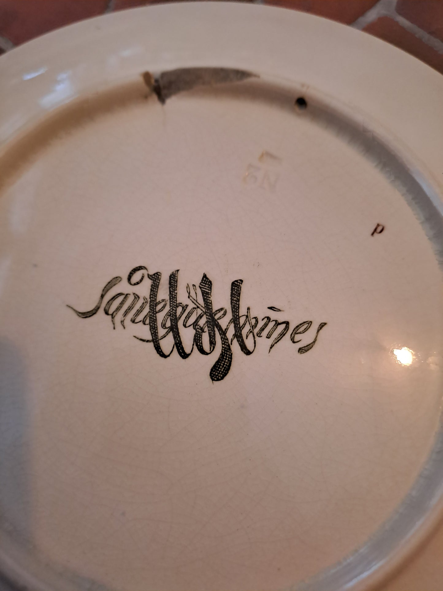 Assiette décorative. Sarreguemines. Jeanne d'arc au bois chesnu. Ancien décoration vintage catholique