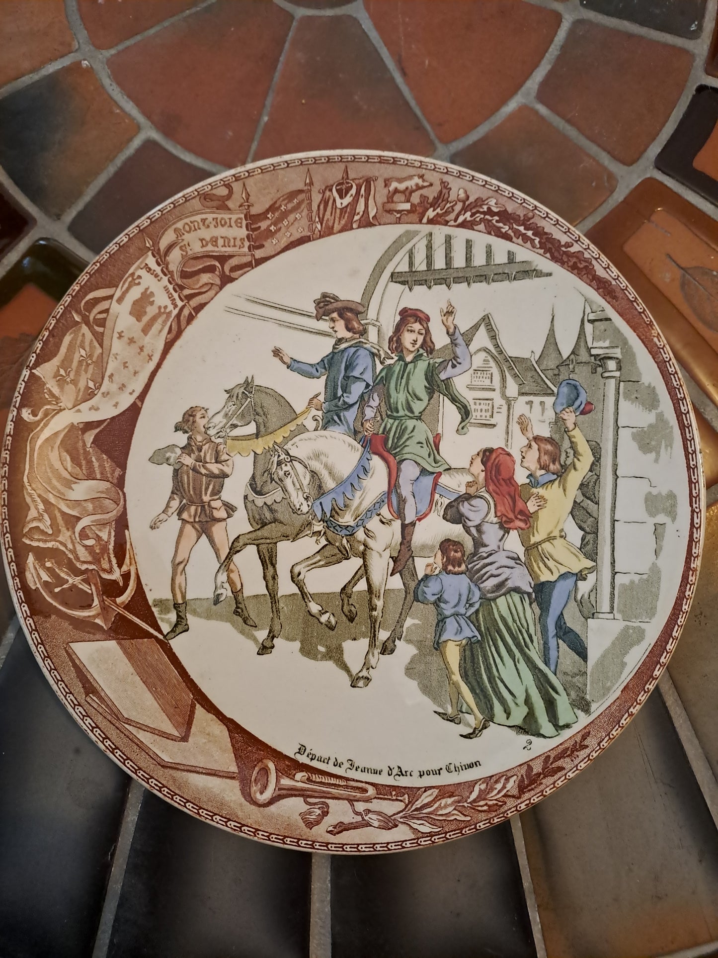 Assiette sarreguemines. Départ de Jeanne d'Arc pour Chinon. Ancien décoration vintage catholique