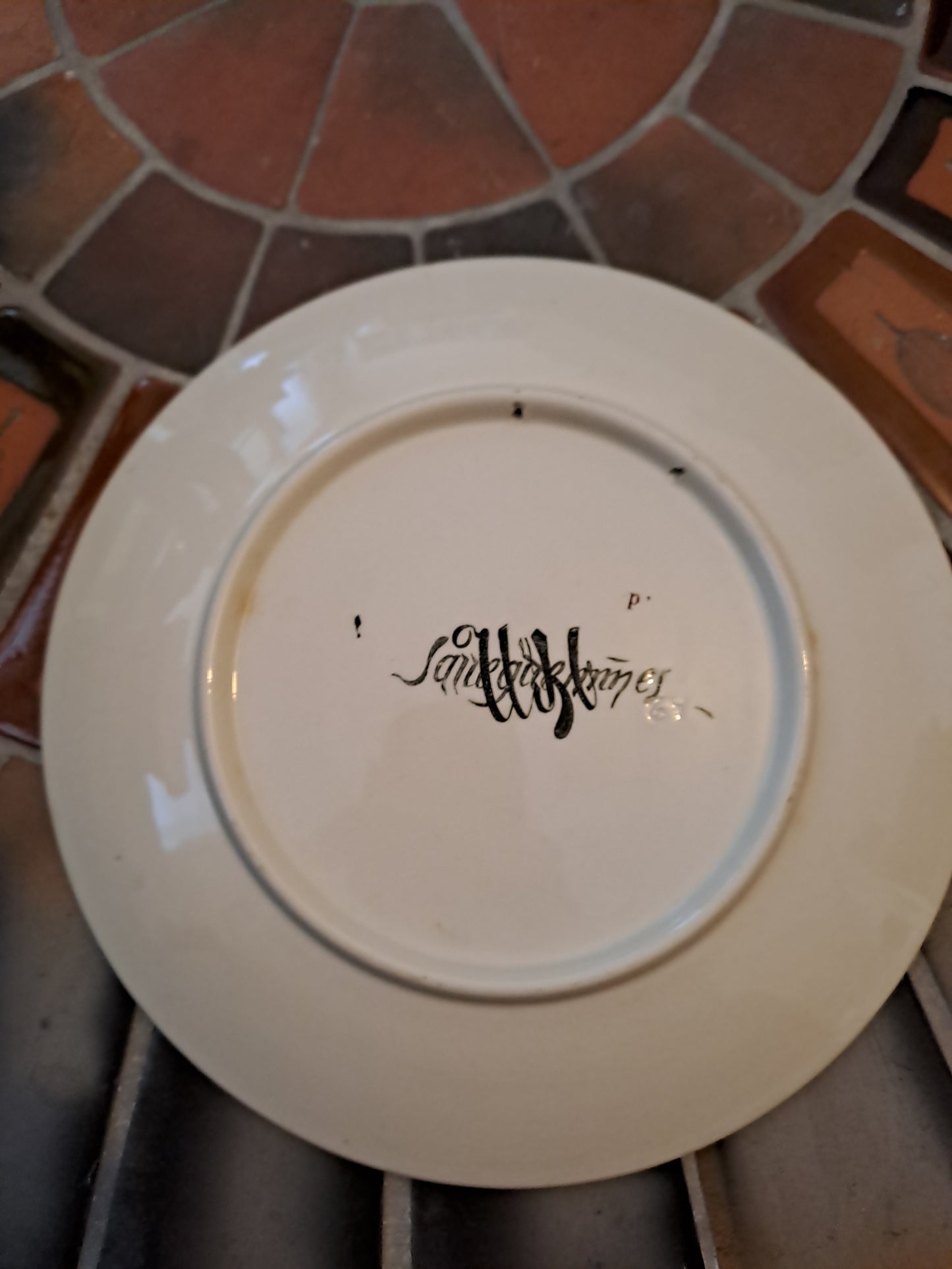 Assiette décorative.  Sarreguemines. Jeanne d'Arc Prise Devant Compiègne. Ancien décoration vintage catholique