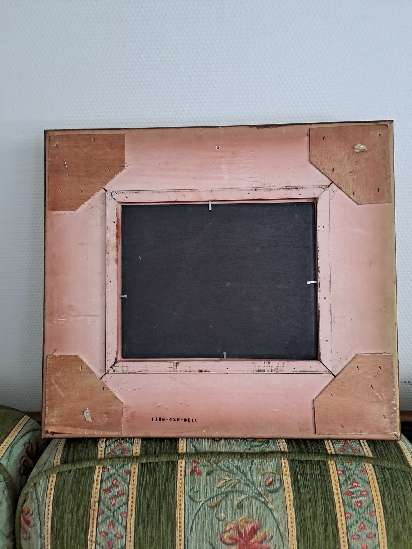 Tableau. Chiens Se Reposant Dans Un Sous-Bois. Huile Sur Panneau. 41 X 46.5 Cm.