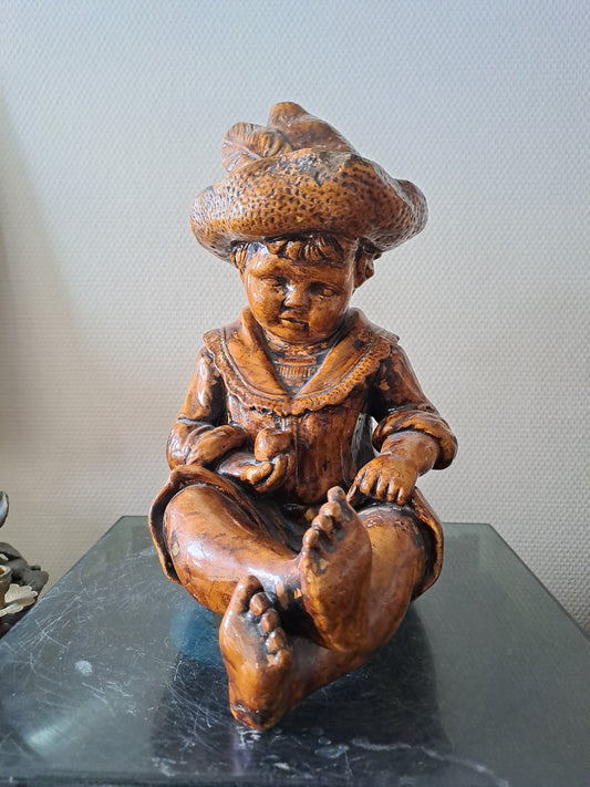 Statue Petit Garçon. En grès.