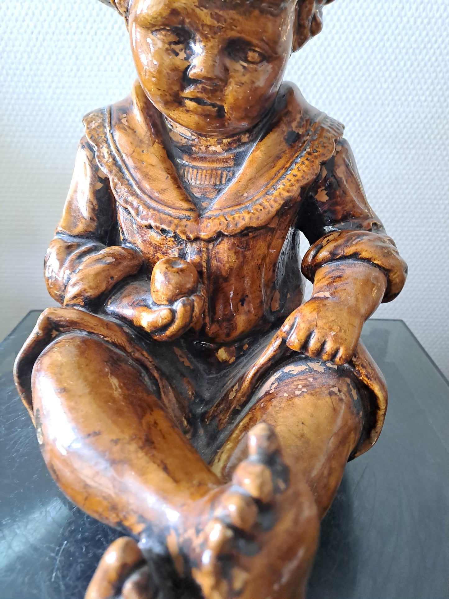 Statue Petit Garçon. En grès.