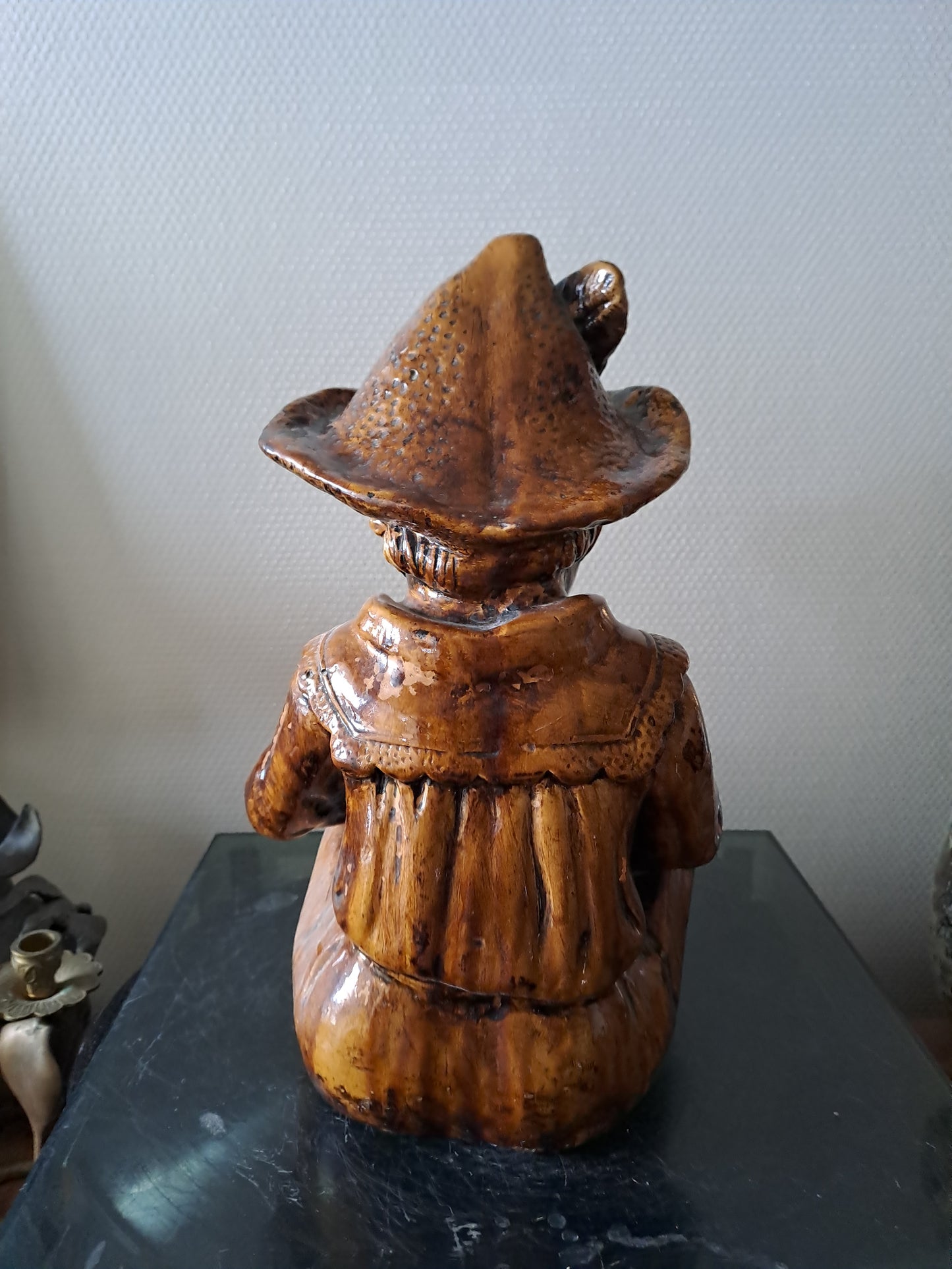 Statue Petit Garçon. En grès.