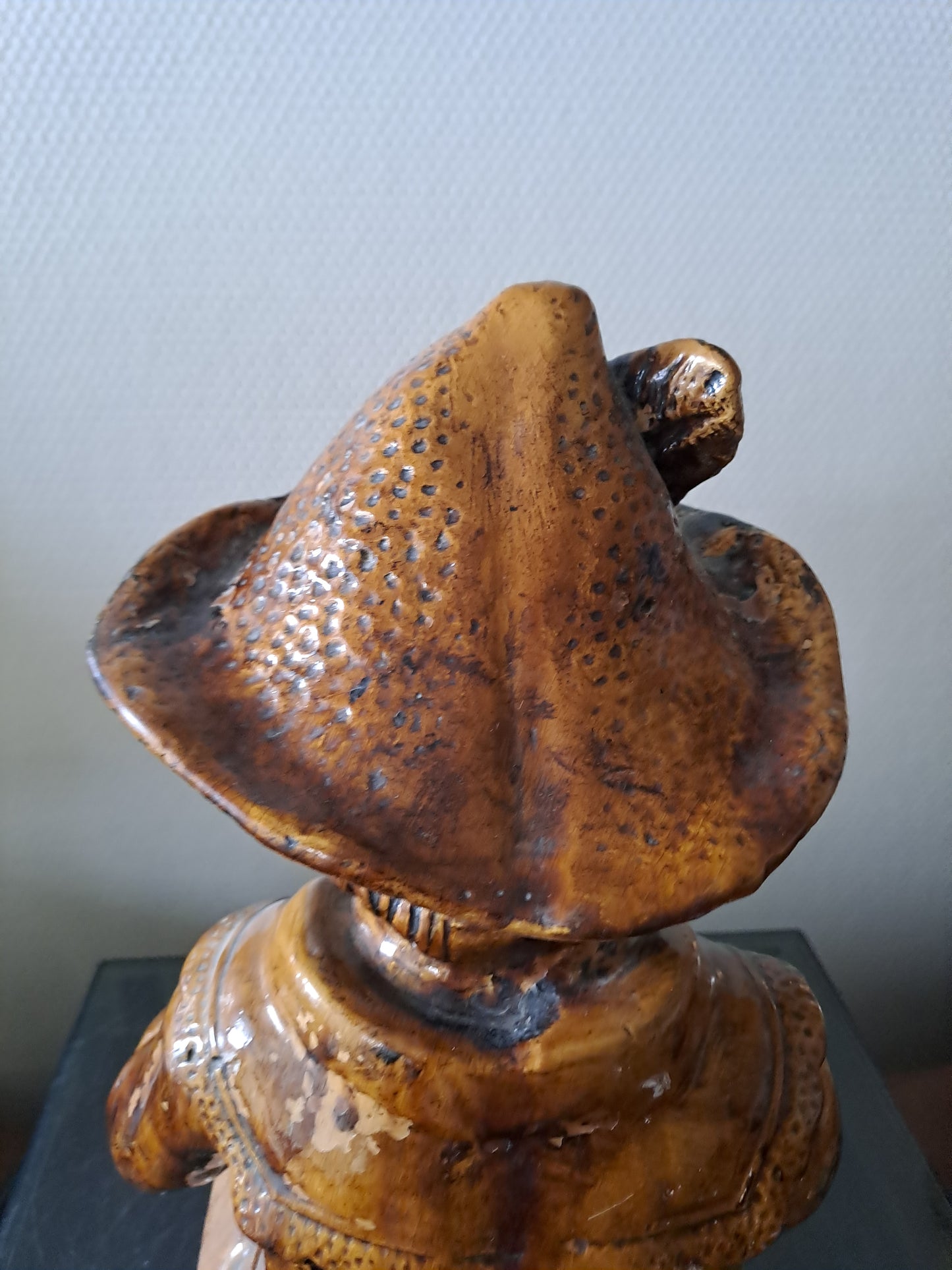 Statue Petit Garçon. En grès.