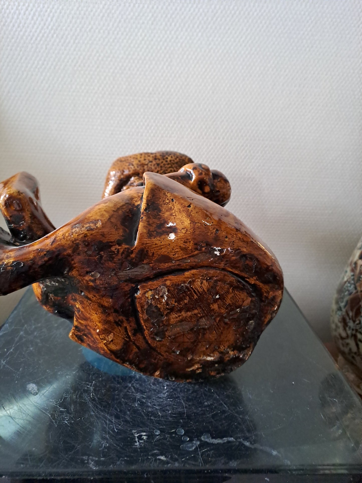 Statue Petit Garçon. En grès.