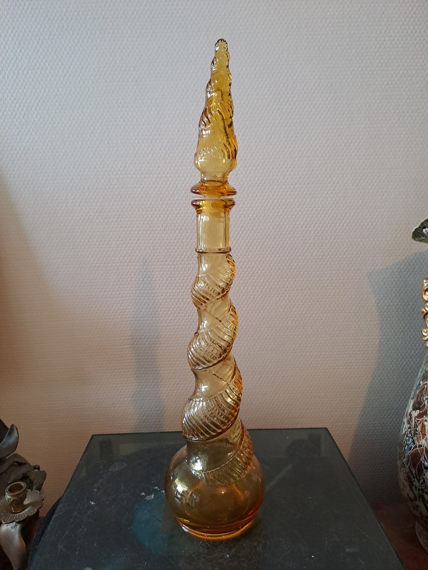 Décanteur/ Bouteille En Verre Moulé D'Empoli. Jaune Ambré. 43.5 Cm.