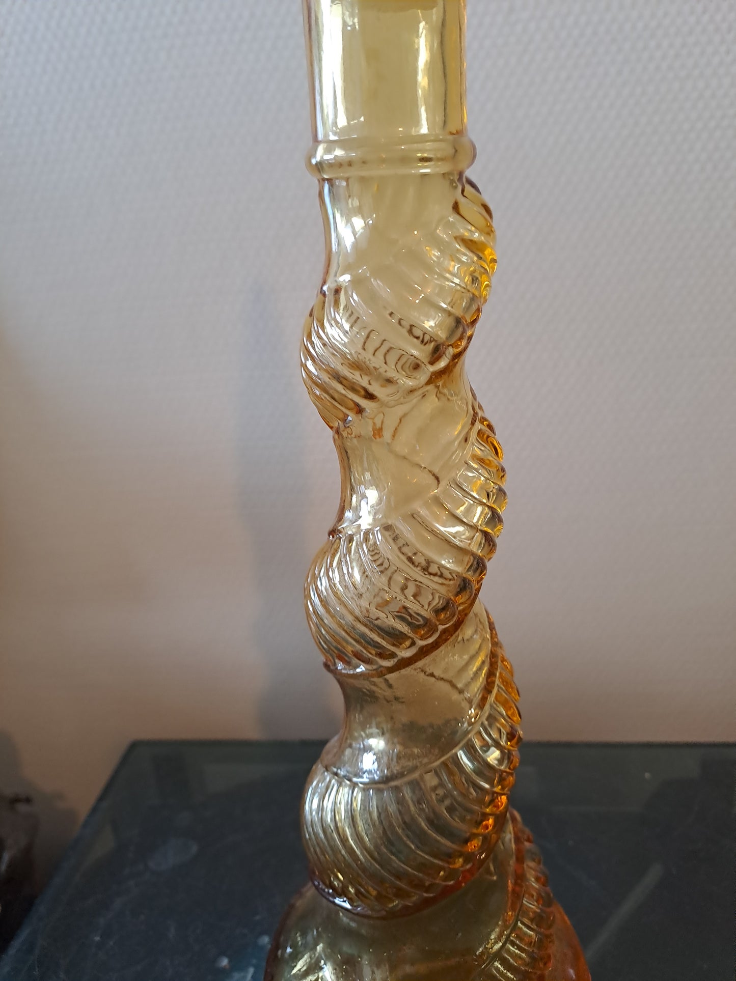 Décanteur/ Bouteille En Verre Moulé D'Empoli. Jaune Ambré. 43.5 Cm.