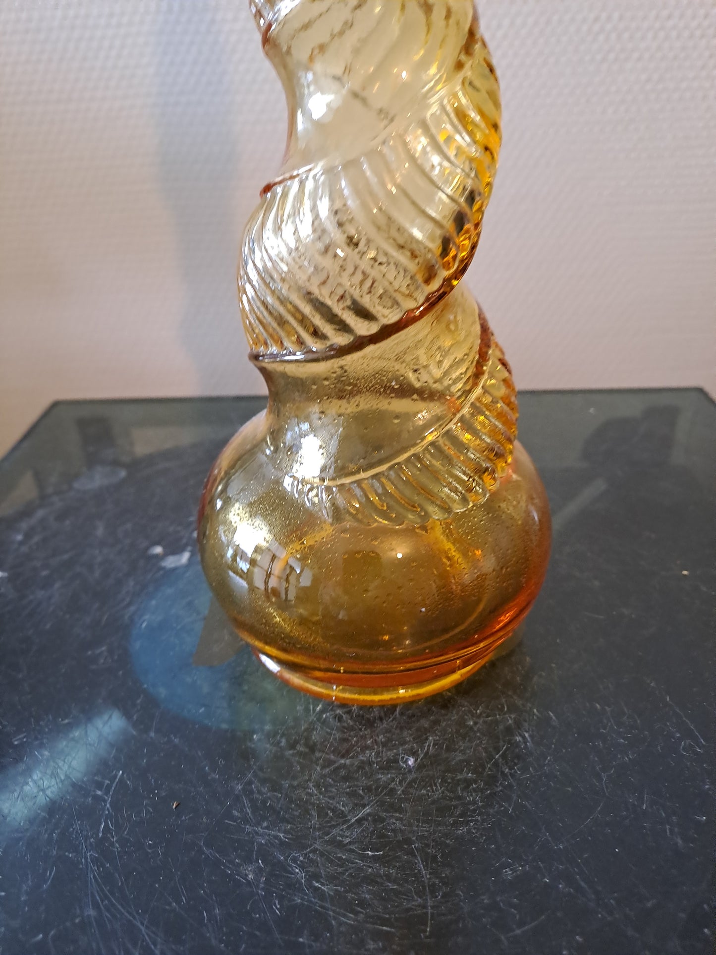 Décanteur/ Bouteille En Verre Moulé D'Empoli. Jaune Ambré. 43.5 Cm.