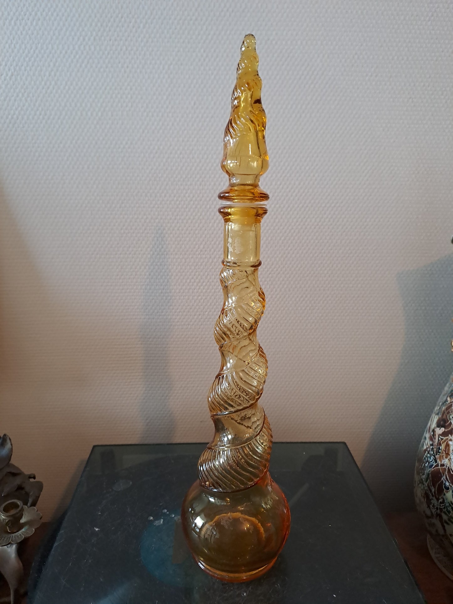 Décanteur/ Bouteille En Verre Moulé D'Empoli. Jaune Ambré. 43.5 Cm.