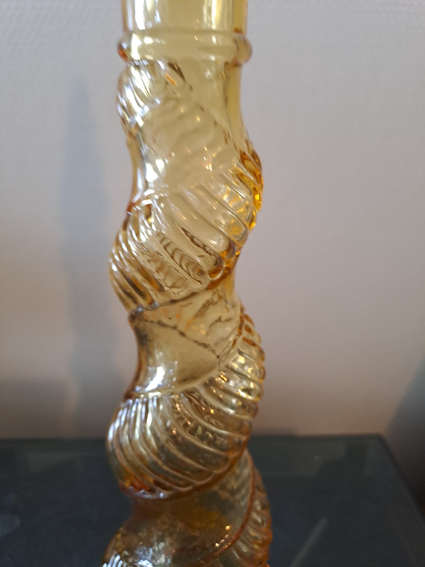 Décanteur/ Bouteille En Verre Moulé D'Empoli. Jaune Ambré. 43.5 Cm.