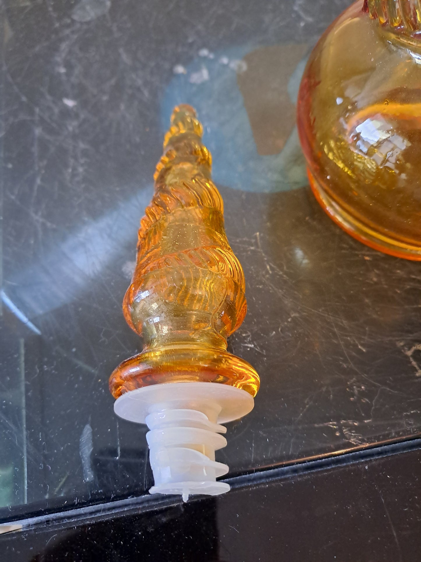 Décanteur/ Bouteille En Verre Moulé D'Empoli. Jaune Ambré. 43.5 Cm.