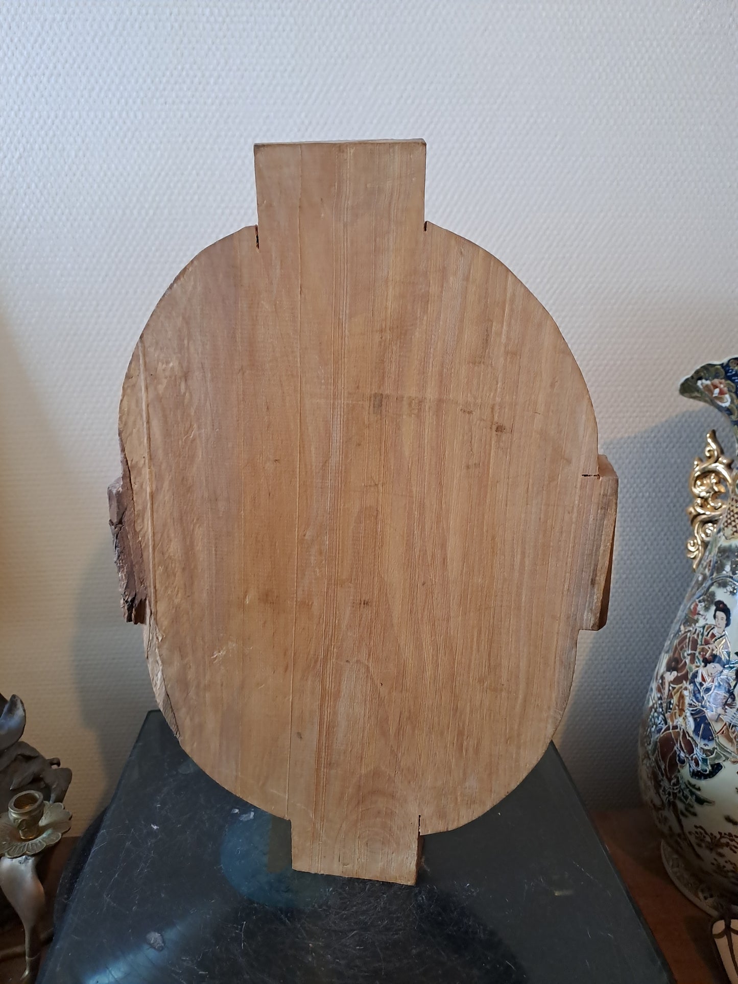 Croix Sculpté Dans Bois Massif.